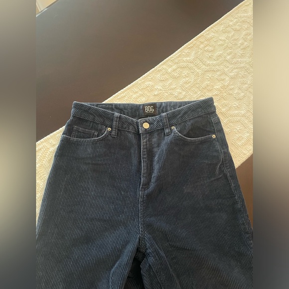 Women’s Pants - Picture 2 of 6